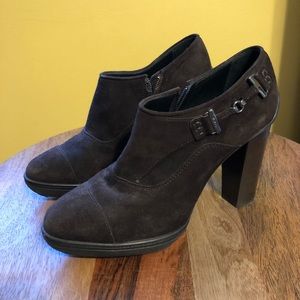 TODS brown suede short bootie
